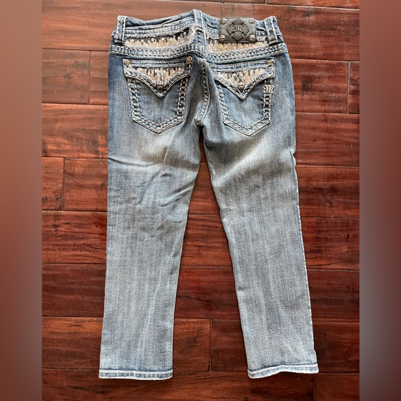 Miss Me Capri 28 - Picture 2 of 4